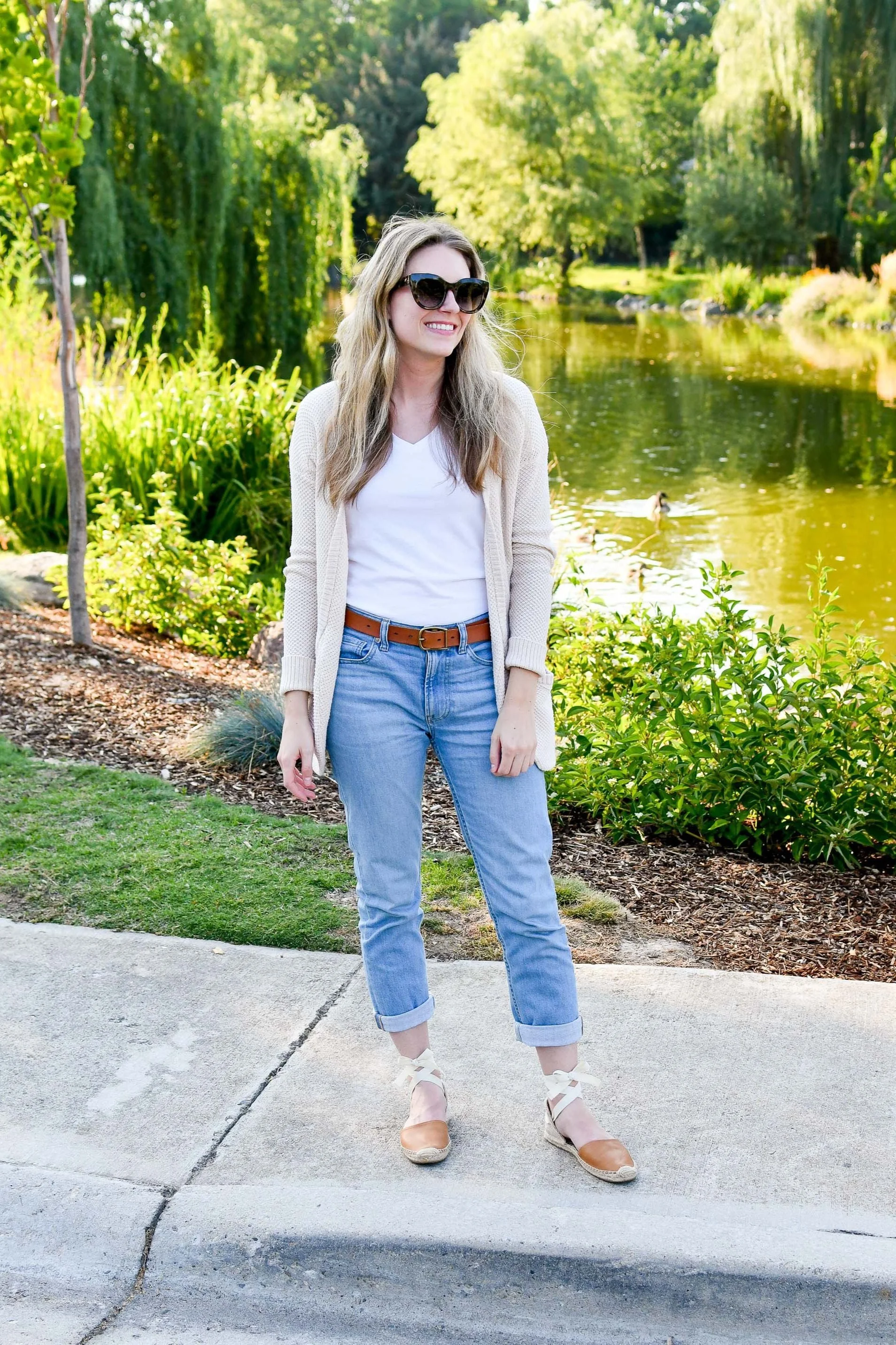 How to Wear a Long Cardigan (+ 20 Outfit Ideas!)